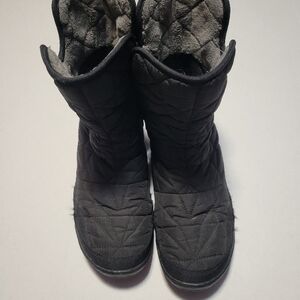 Black Quilted Women's Boots